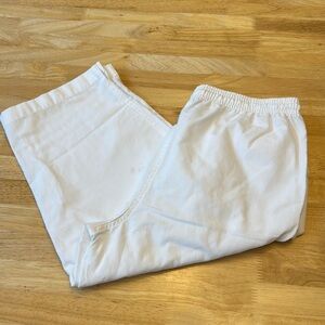 Hastings & Smith white PS capris w pockets denim feel , clean etc